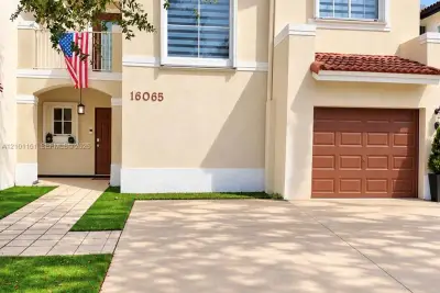 16065 SW 86th Ln, Miami: photo 1 of 44
