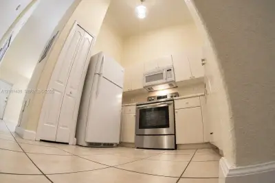 1660 SE 29th St #206, Homestead: photo 1 of 19