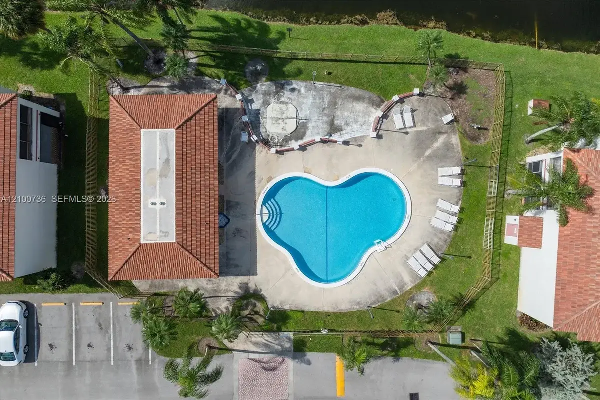 1128 N Hiatus Rd, Pembroke Pines: photo 1 of 27