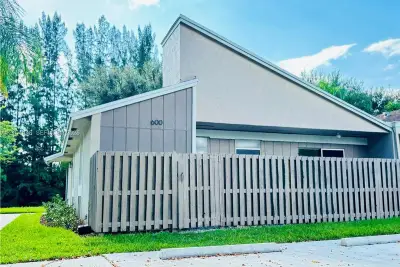 600 Woodgate Cir #A, Sunrise: photo 1 of 4