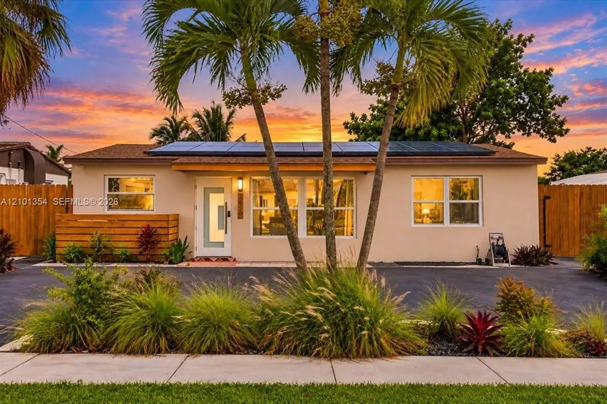2639 Sherman St, Hollywood: photo 1 of 49