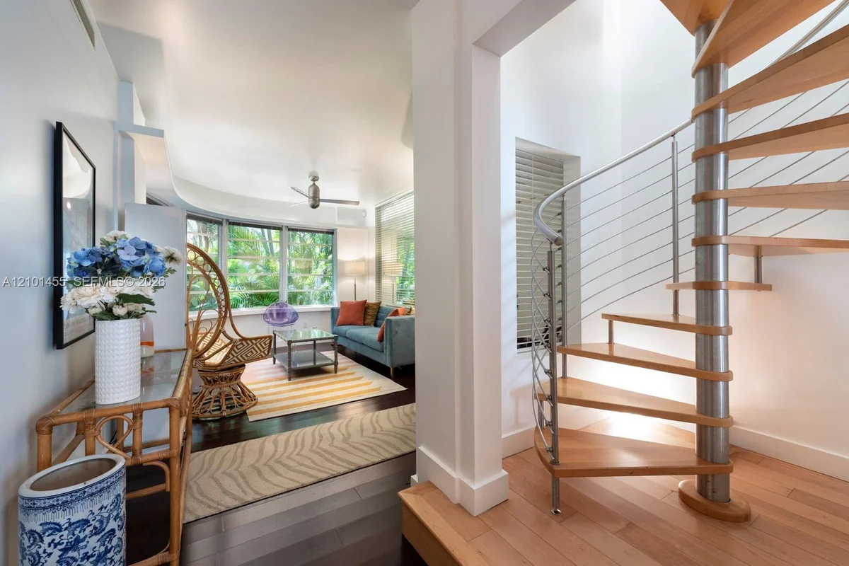 730 10th St #102, Miami Beach: photo 1 of 21