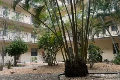 2871 Somerset Dr #218, Lauderdale Lakes: photo 1 of 12