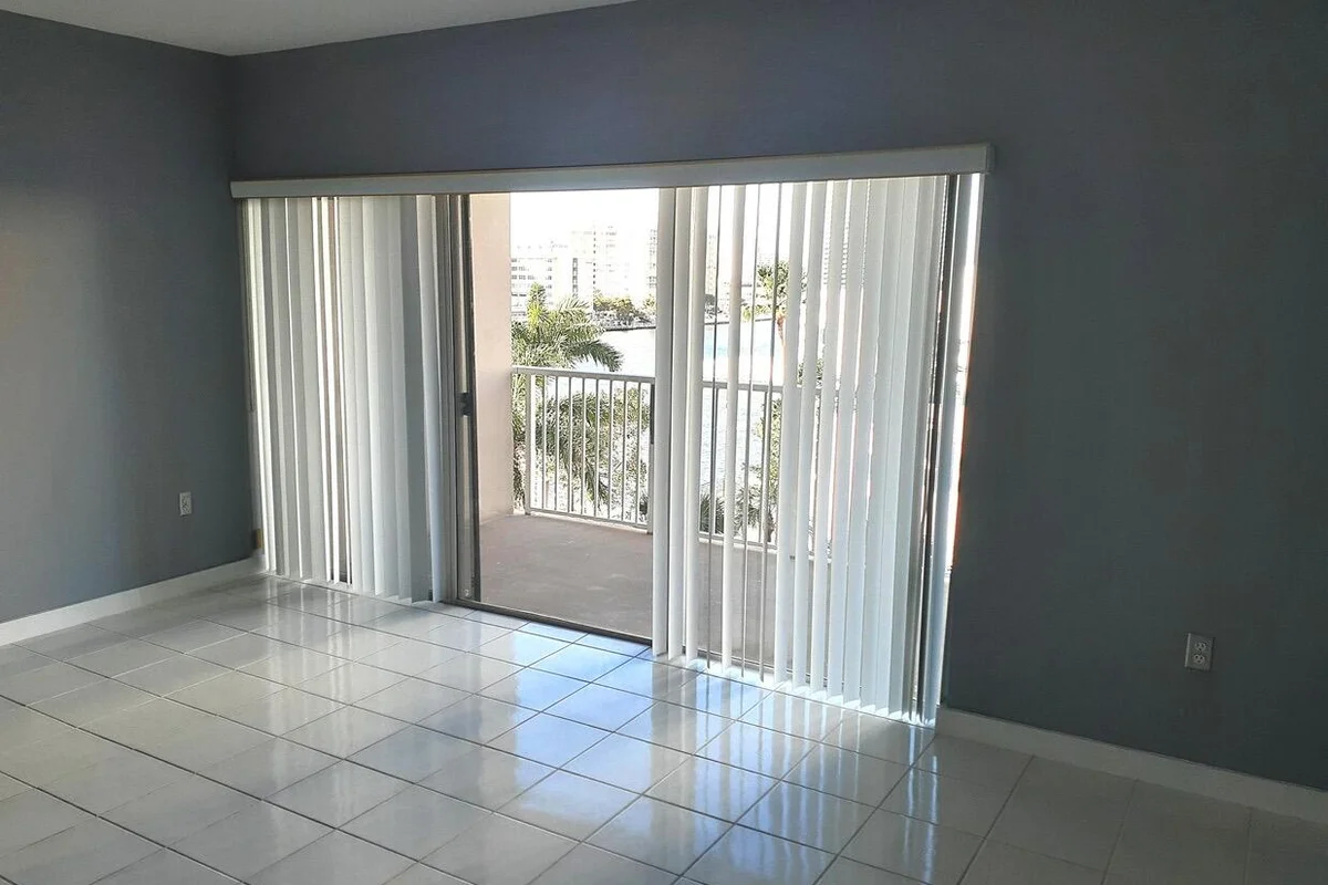 1965 S Ocean Dr #4H, Hallandale Beach: photo 1 of 18