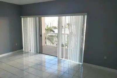 1965 S Ocean Dr #4H, Hallandale Beach: photo 1 of 18