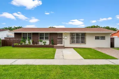 8810 SW 54th Ter, Miami: photo 1 of 48