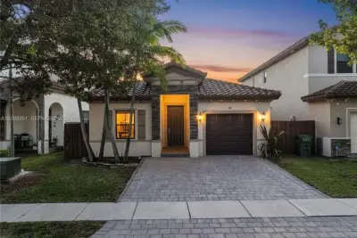 729 SE 34th Ave, Homestead: photo 1 of 46