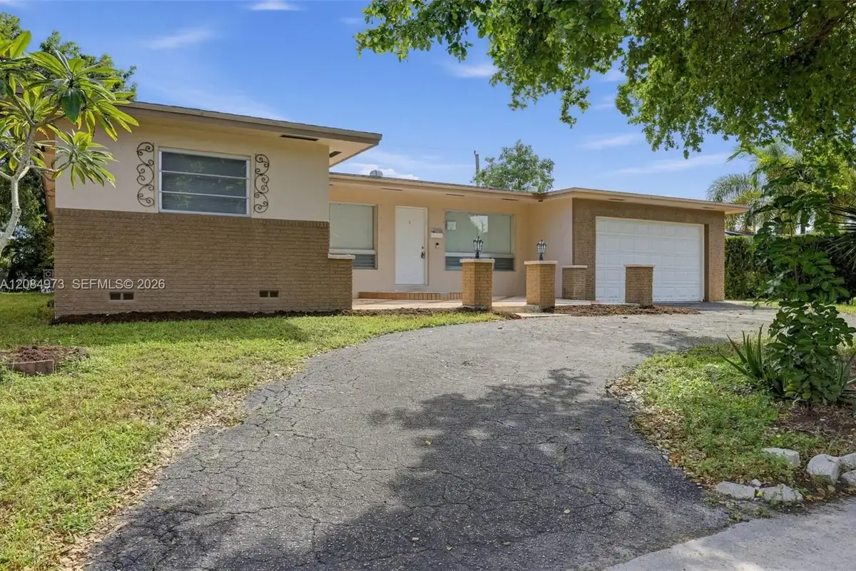 4200 Hayes St, Hollywood: photo 1 of 5