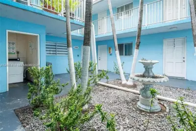 5736 W 26th Ave, Hialeah: photo 1 of 23