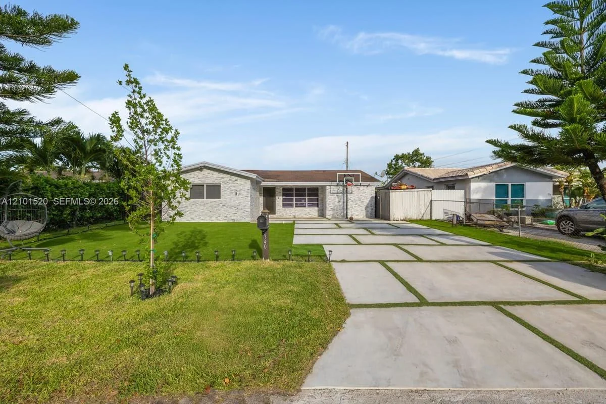 2340 N 66th Ter, Hollywood: photo 1 of 24