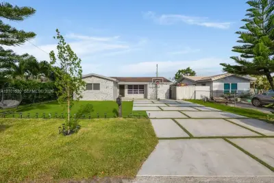 2340 N 66th Ter, Hollywood: photo 1 of 24