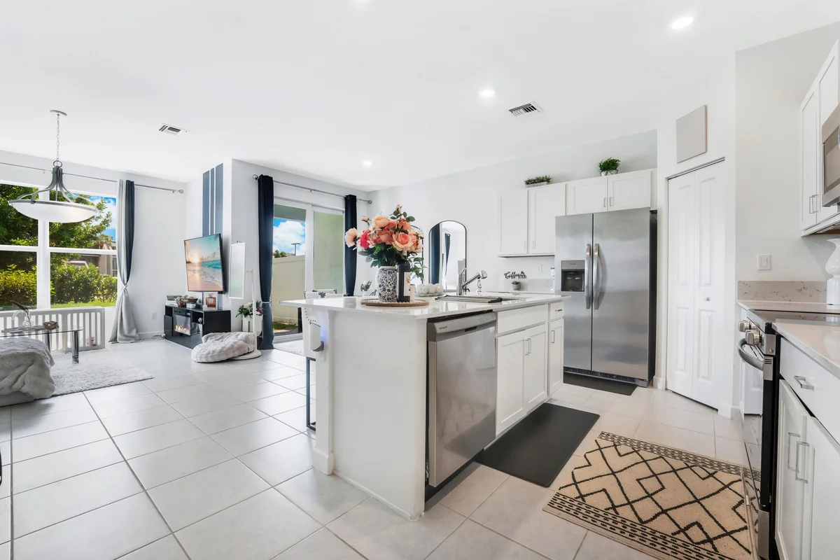 4178 Lagoon Shore Dr, Lake Worth: photo 1 of 31