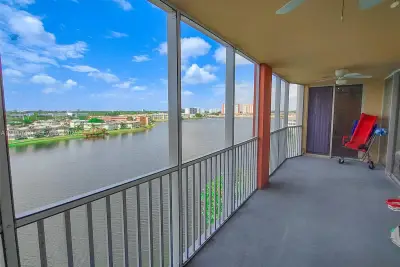 1750 NE 191st St #729-4, Miami: photo 1 of 64