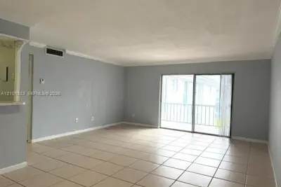 10391 N Kendall Dr #T5, Miami: photo 1 of 13