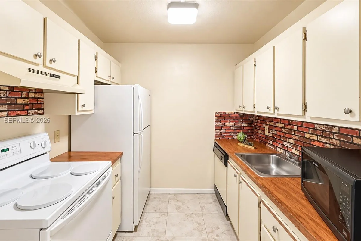 101 SW 132nd Way #304J, Pembroke Pines: photo 1 of 6