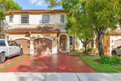 4939 SW 136th Ave, Miramar: photo 1 of 37