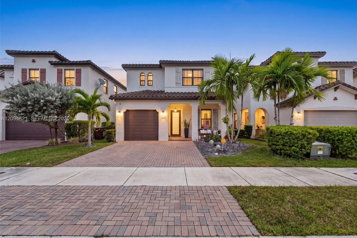 3226 W 97th St, Hialeah: photo 1 of 34