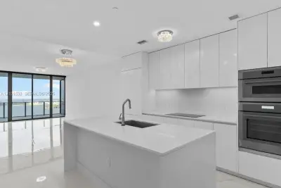 700 NE 24 St #4906, Miami: photo 1 of 83
