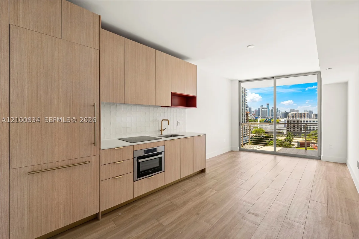 90 NE 32nd St #1027, Miami: photo 1 of 29