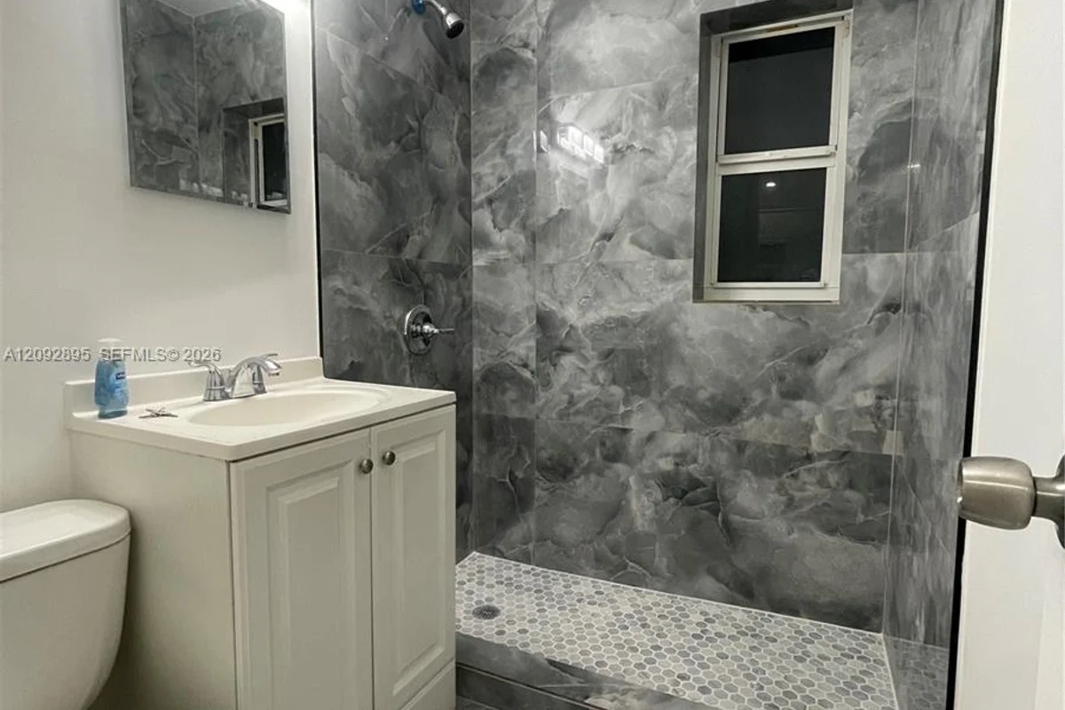 13845 NW 6th Ave, North Miami: photo 1 of 39