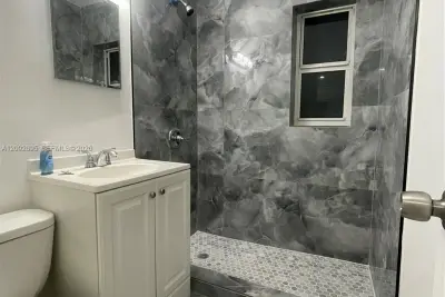 13845 NW 6th Ave, North Miami: photo 1 of 39