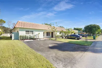 7831 NW 71st Ct, Tamarac: photo 1 of 28