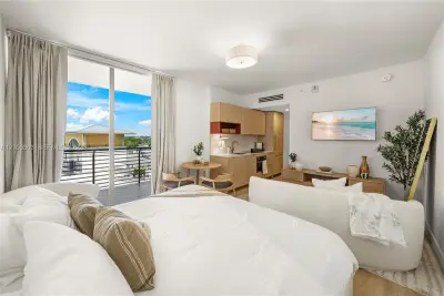 90 NE 32 St #715, Miami: photo 1 of 27