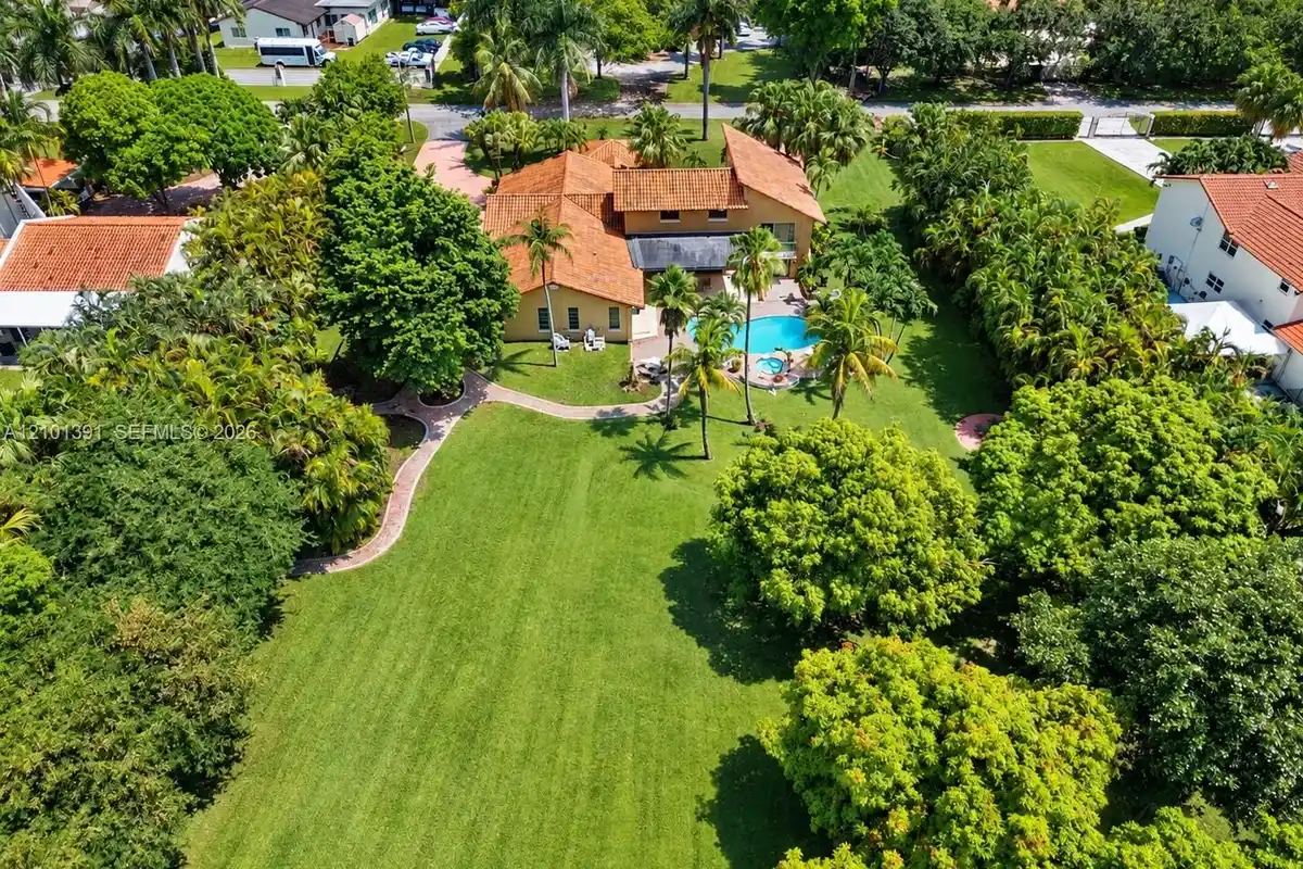 10010 NW 135th St, Hialeah Gardens: photo 1 of 1