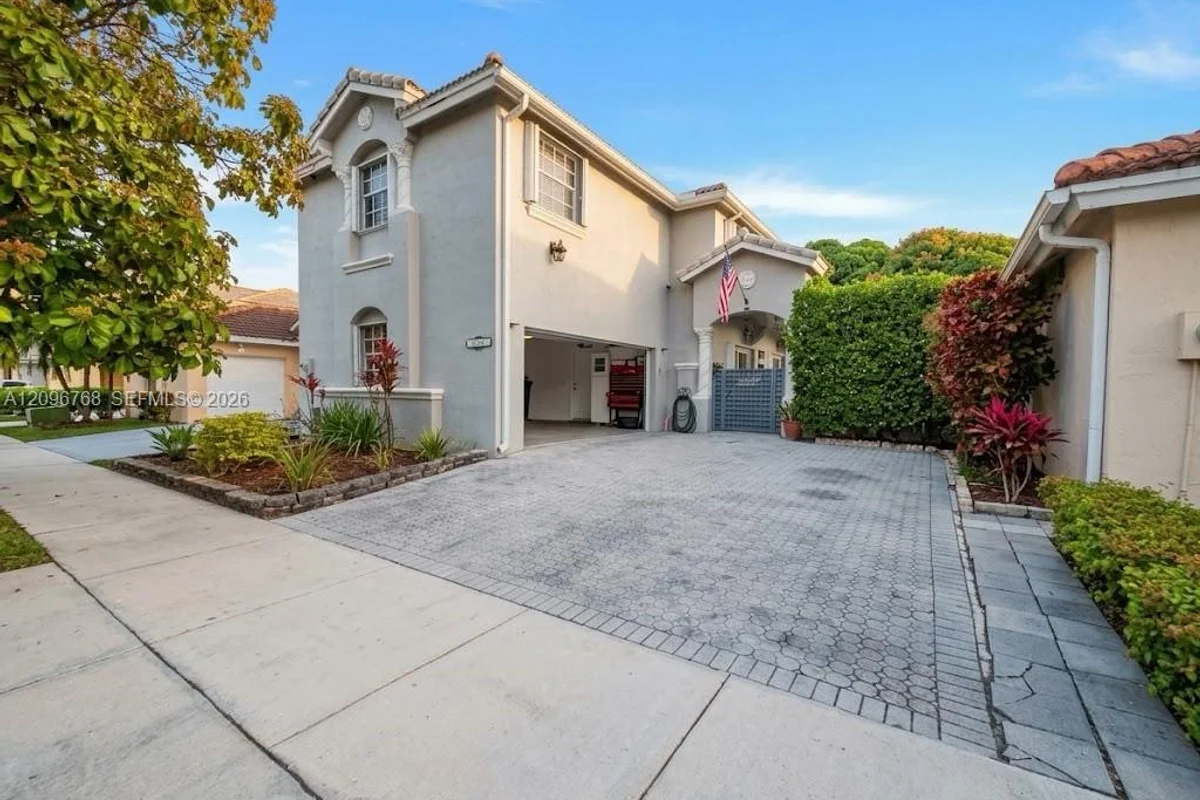 15429 SW 92nd St, Miami: photo 1 of 12