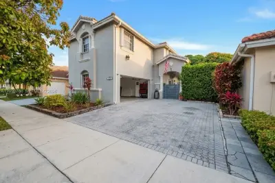 15429 SW 92nd St, Miami: photo 1 of 12