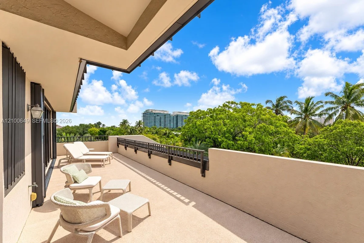 151 Crandon Blvd #310, Key Biscayne: photo 1 of 52