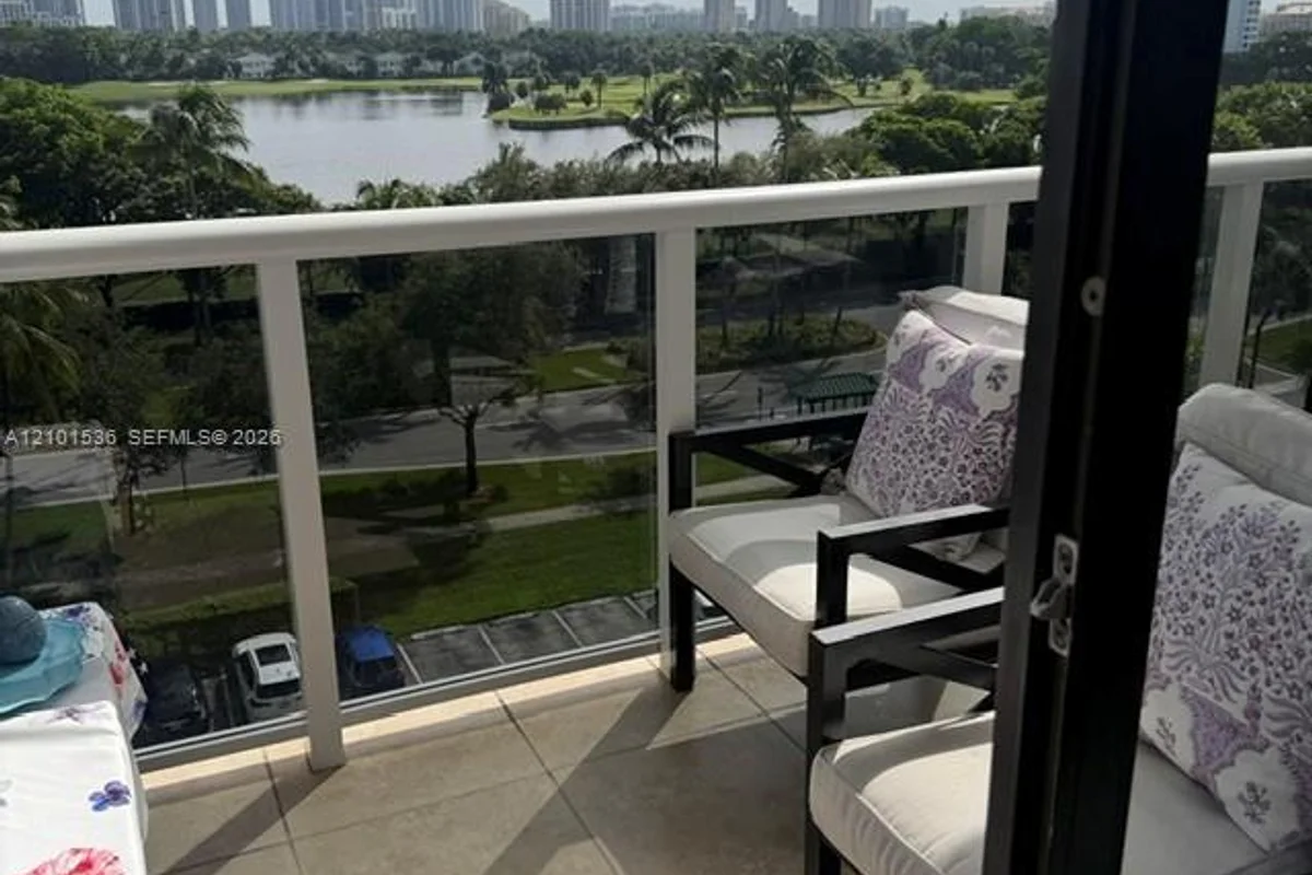 3675 N Country Club Dr #705, Aventura: photo 1 of 16