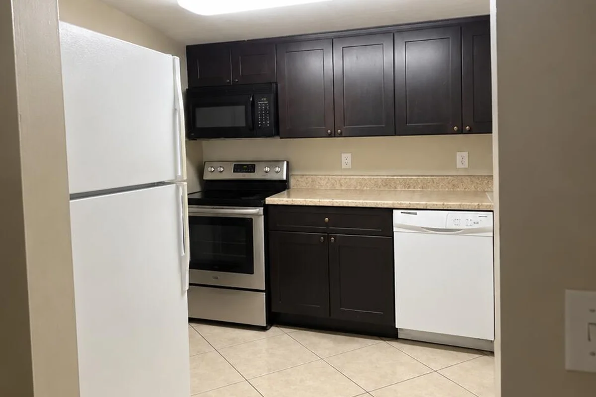 10701 Royal Palm Blvd #12, Coral Springs: photo 1 of 2
