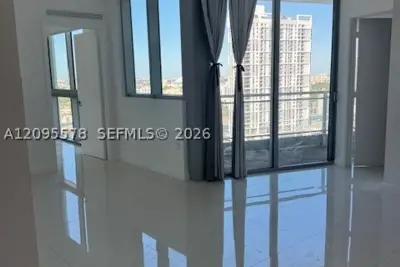 92 SW 3rd St #2606, Miami: photo 1 of 2