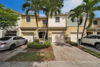 371 NE 194th Ter, Miami: photo 1 of 35