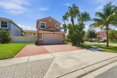 8064 Pelican Harbour Dr, Lake Worth: photo 1 of 32