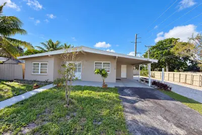1500 NE 42nd Ct, Pompano Beach: photo 1 of 23