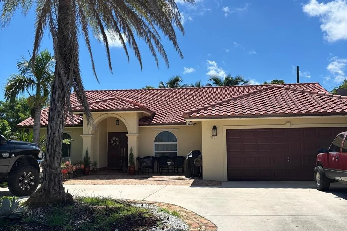 330 SW 14th St, Deerfield Beach: photo 1 of 10