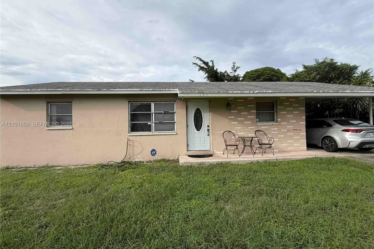 101 NE 19th Ave, Boynton Beach: photo 1 of 2