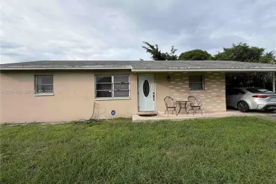 101 NE 19th Ave, Boynton Beach: photo 1 of 2