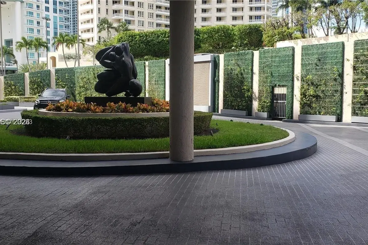 540 Brickell Key Dr #926, Miami: photo 1 of 19