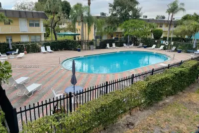 5162 NE 6th Ave #308, Oakland Park: photo 1 of 4