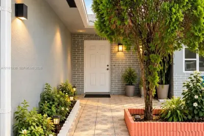 8730 Taft St, Pembroke Pines: photo 1 of 11