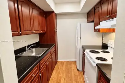 1213 SE 1st St #3, Fort Lauderdale: photo 1 of 7