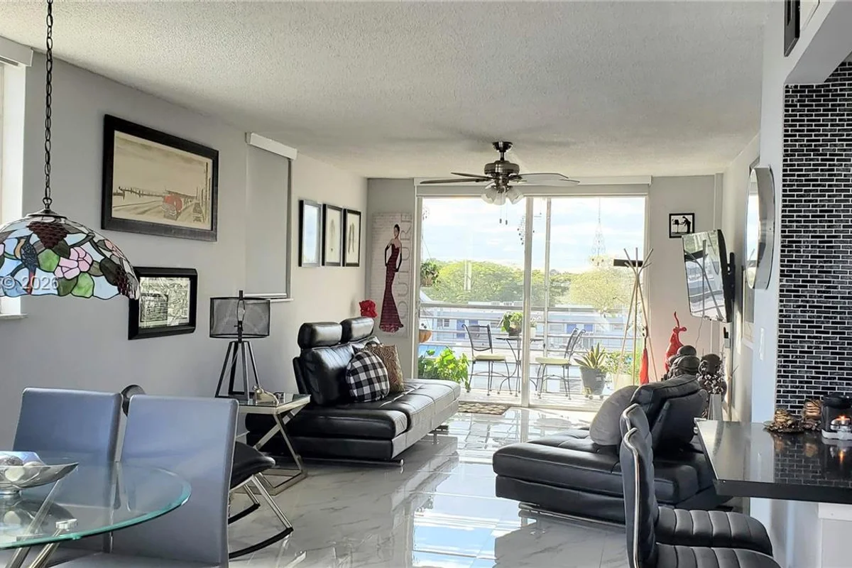 14165 SW 87th St #D501, Miami: photo 1 of 49