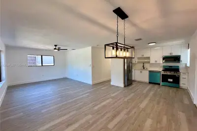 1150 NW 116th Ter, Miami: photo 1 of 28