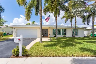 8107 NW 74th Ave, Tamarac: photo 1 of 22