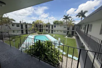 3901 SW 112th Ave #40, Miami: photo 1 of 6