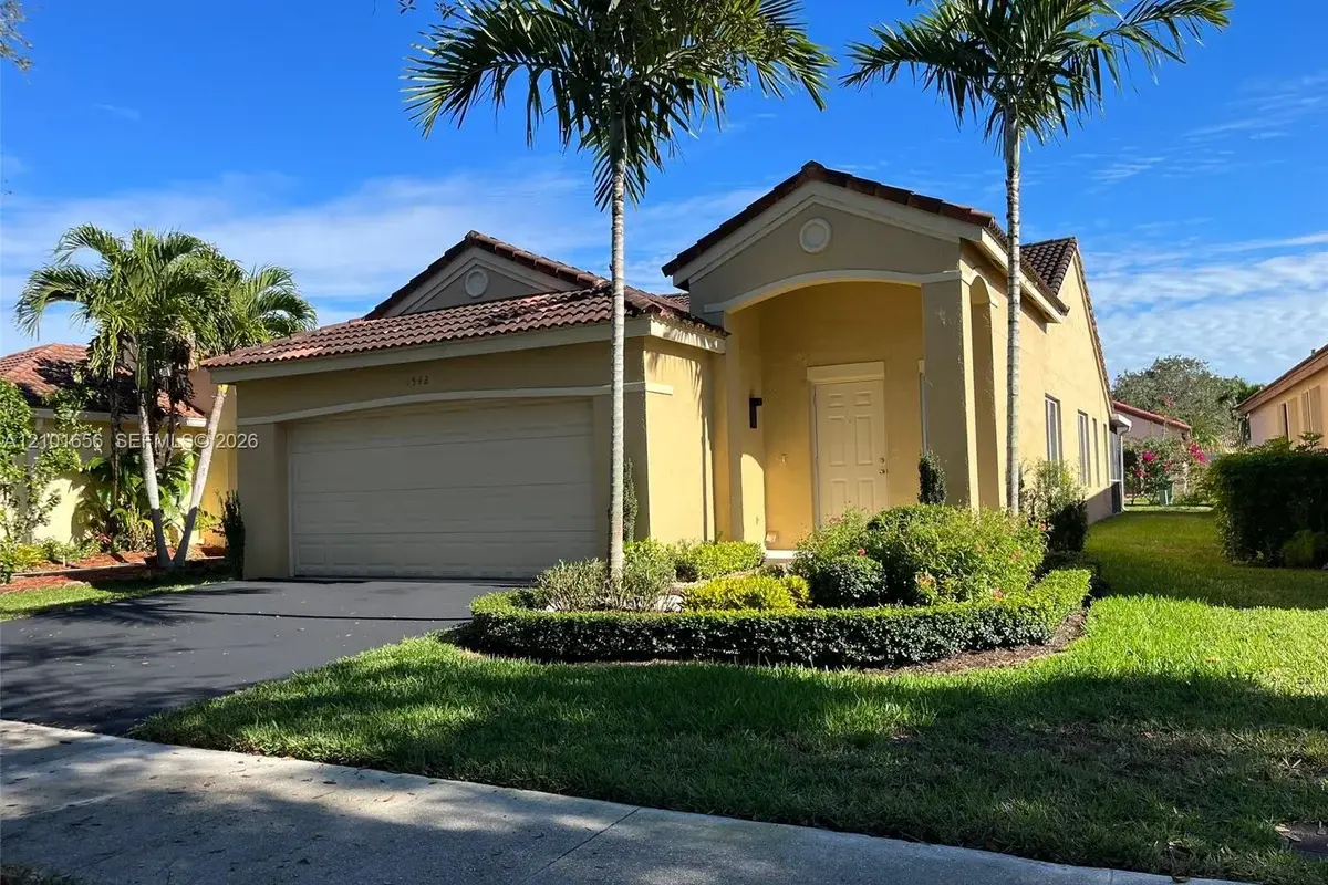 1542 Presidio Dr, Weston: photo 1 of 19