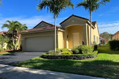 1542 Presidio Dr, Weston: photo 1 of 19